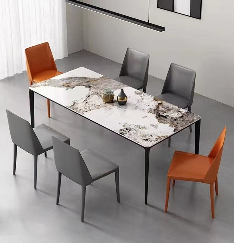 Meja makan marmar moden, bentuk segi empat sama, tona elegan, saiz kecil untuk ruang tamu gaya Itali.