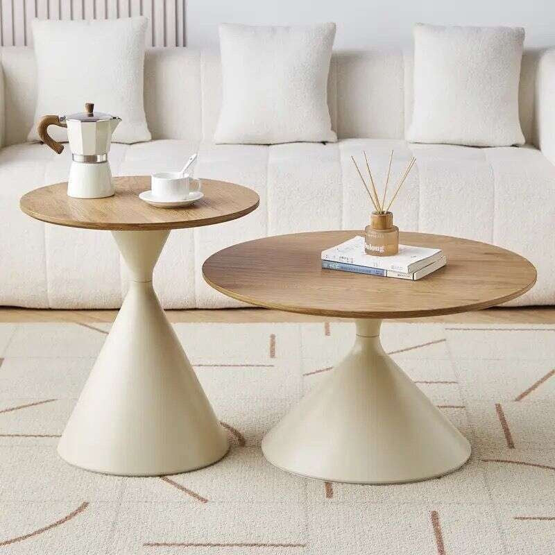 Meja teh kayu padu, gaya Nordik, untuk ruang tamu rumah, reka bentuk campuran, moden, ringkas, bentuk bulat.